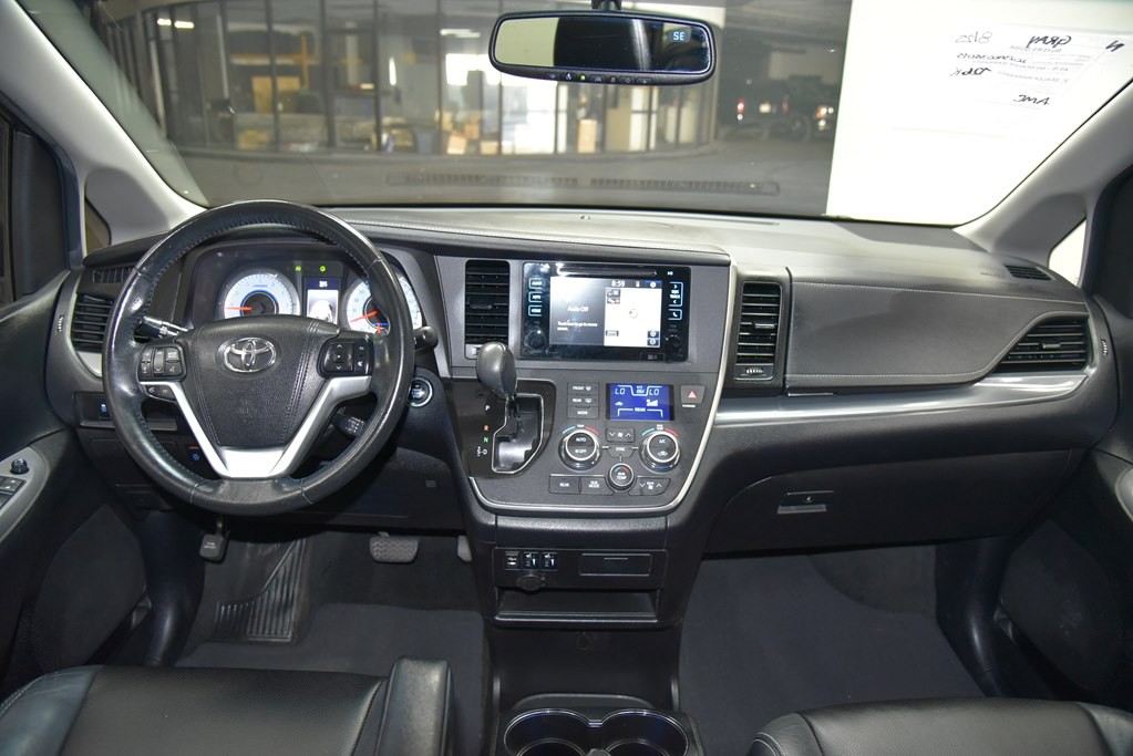 2015 Toyota Sienna Image 26