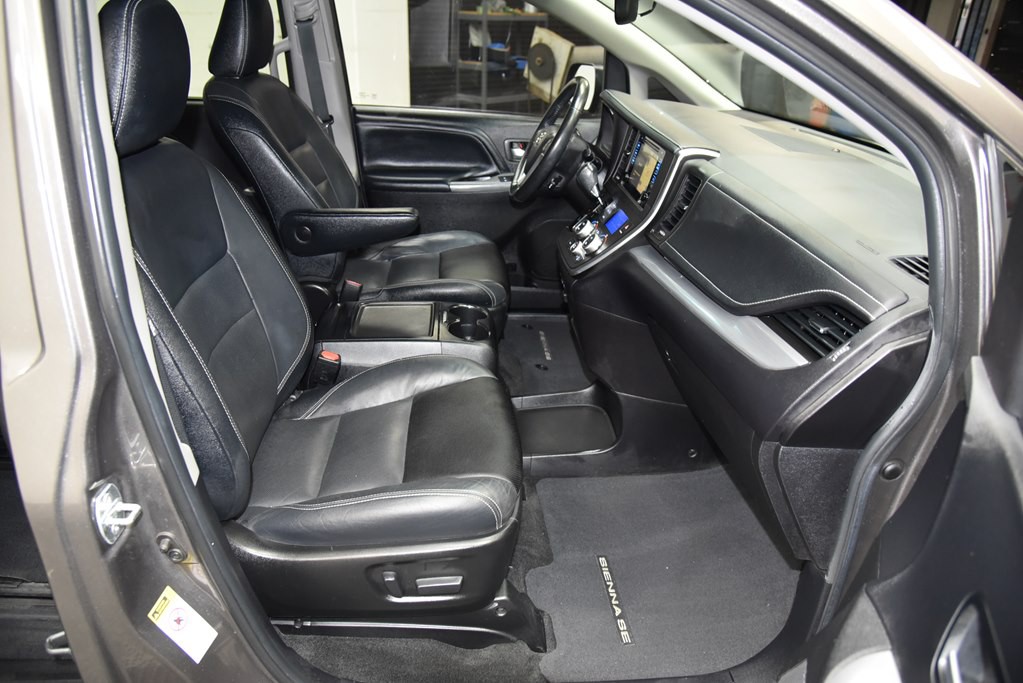 2015 Toyota Sienna Image 29