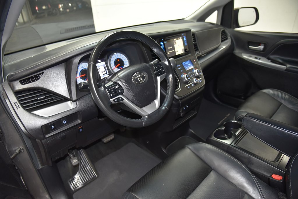 2015 Toyota Sienna Image 33
