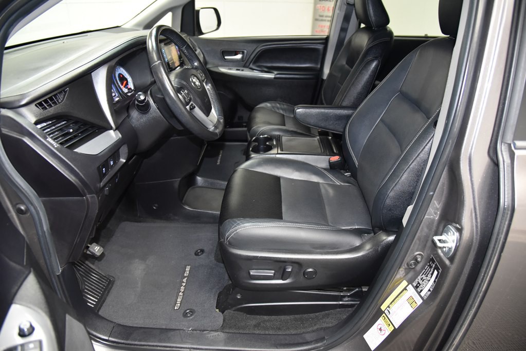 2015 Toyota Sienna Image 34