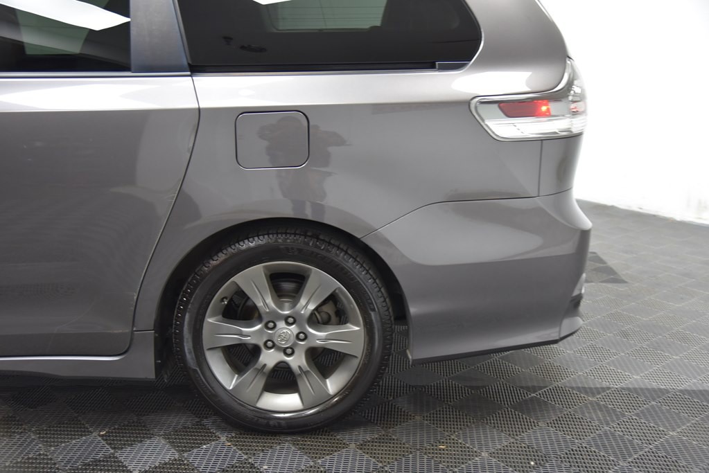 2015 Toyota Sienna Image 37