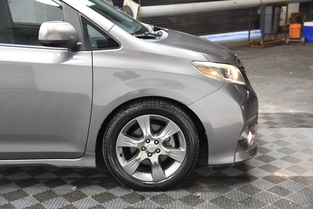 2015 Toyota Sienna Image 39