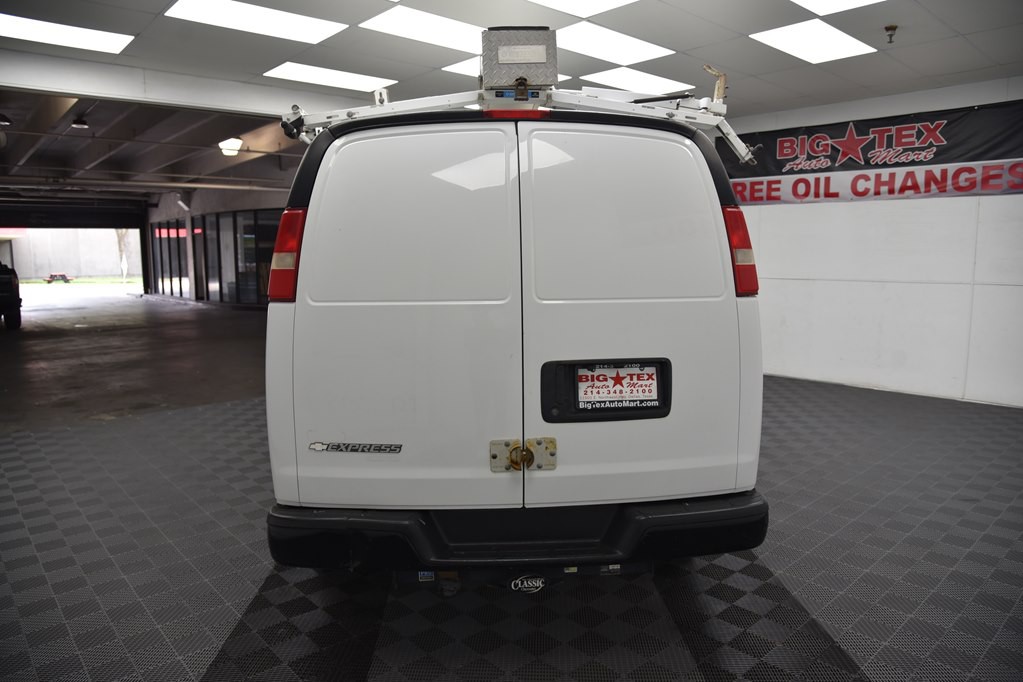 2014 Chevrolet Express Image 4