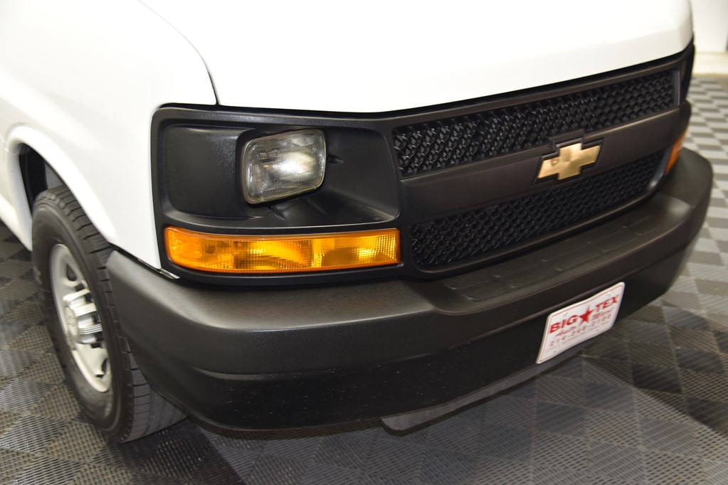 2014 Chevrolet Express Image 10