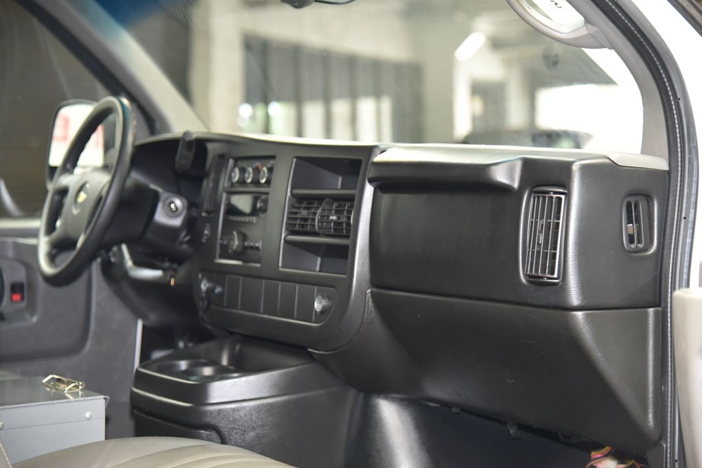 2014 Chevrolet Express Image 27