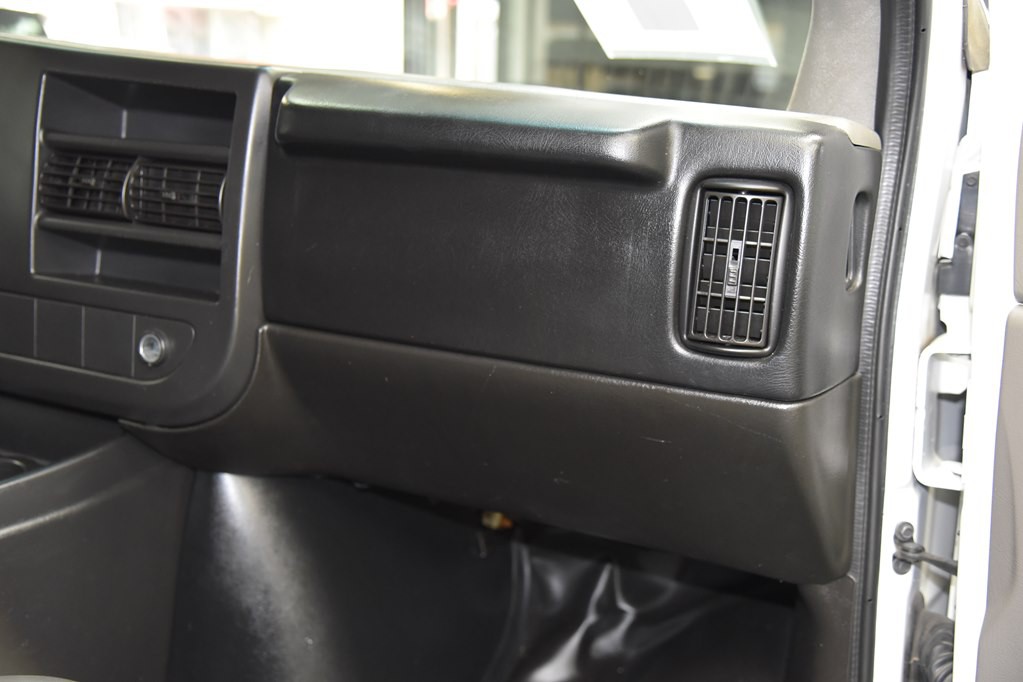 2014 Chevrolet Express Image 32