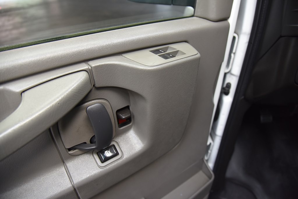 2014 Chevrolet Express Image 38