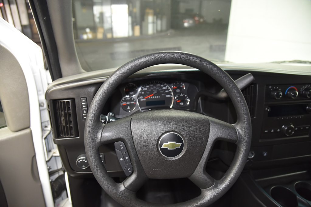 2014 Chevrolet Express Image 40