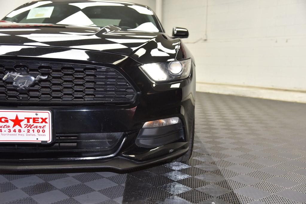 2017 Ford Mustang Image 12