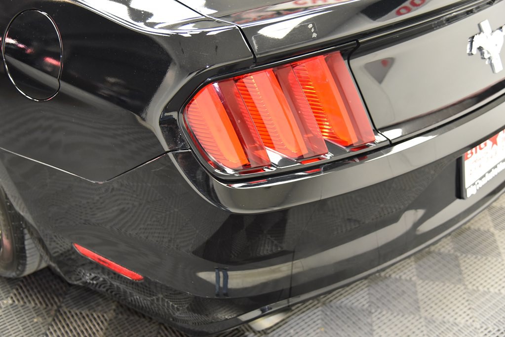 2017 Ford Mustang Image 16