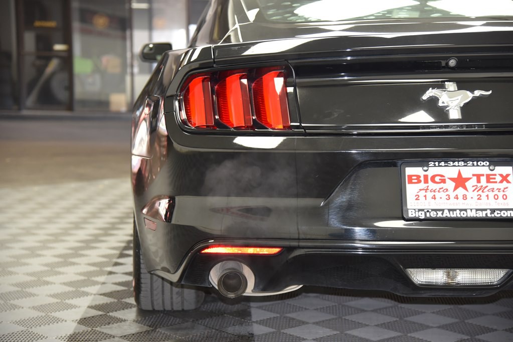 2017 Ford Mustang Image 18