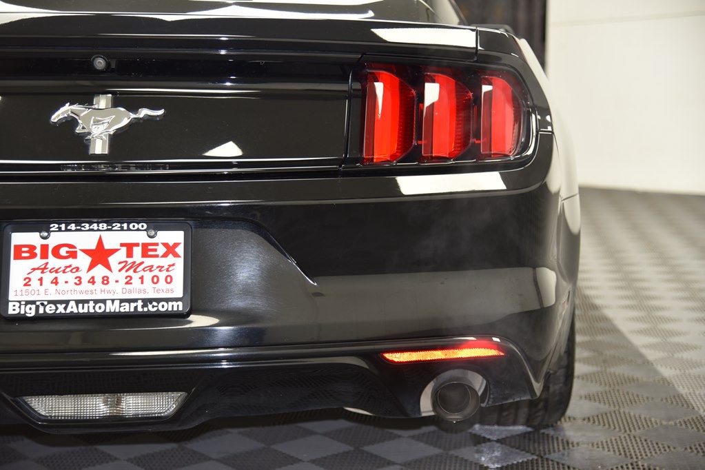 2017 Ford Mustang Image 19