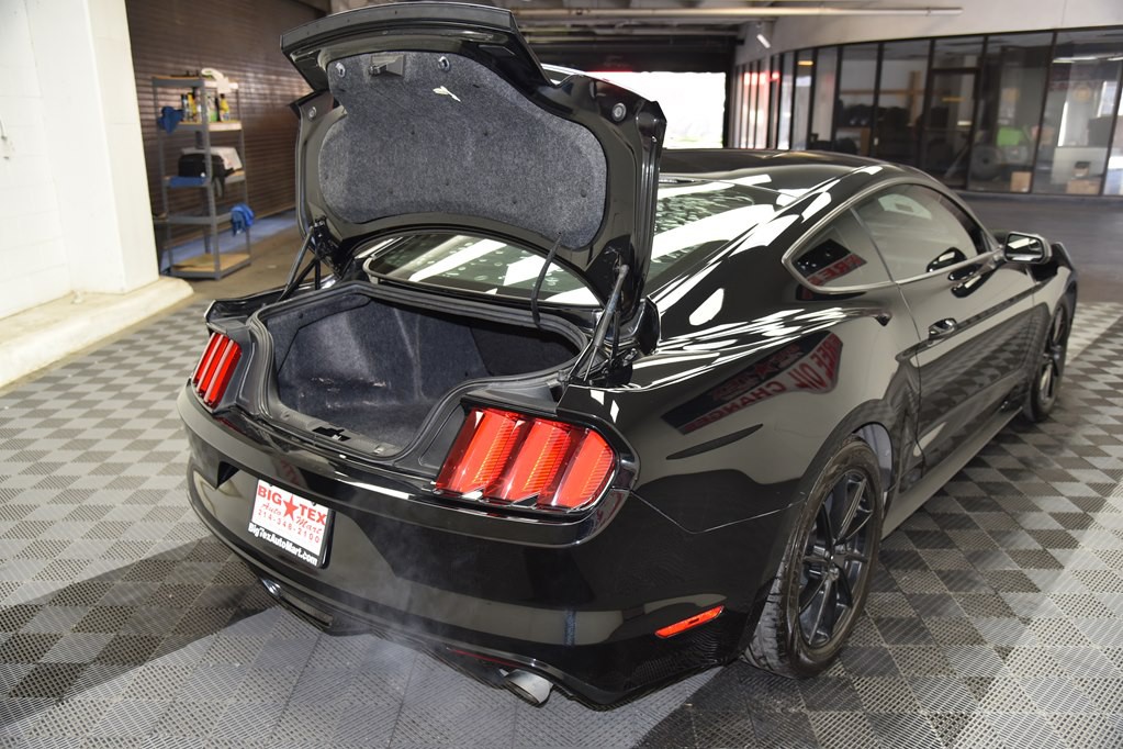 2017 Ford Mustang Image 23