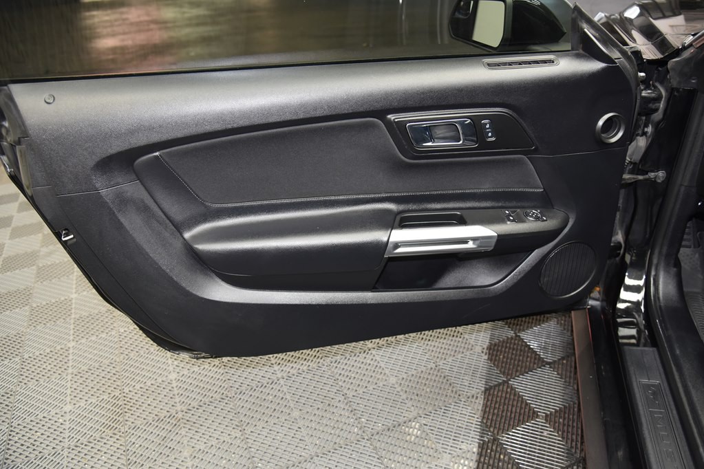 2017 Ford Mustang Image 26