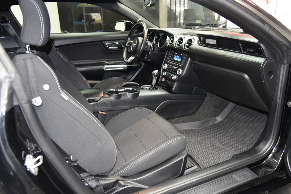 2017 Ford Mustang Image 27