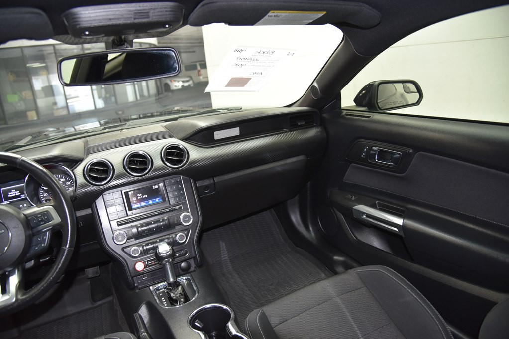 2017 Ford Mustang Image 32