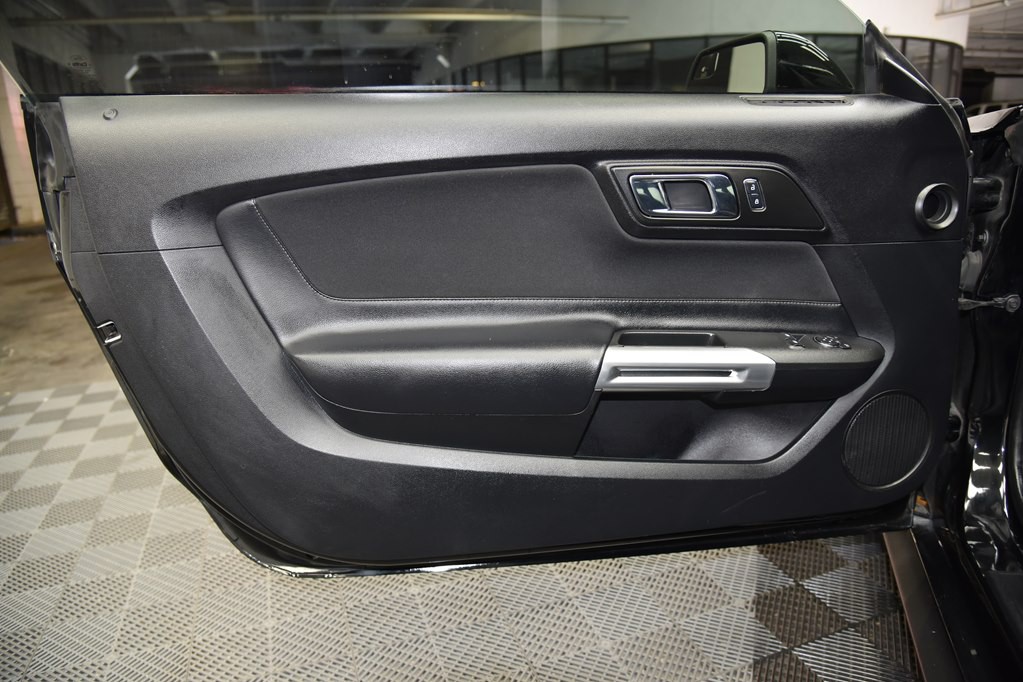 2017 Ford Mustang Image 39