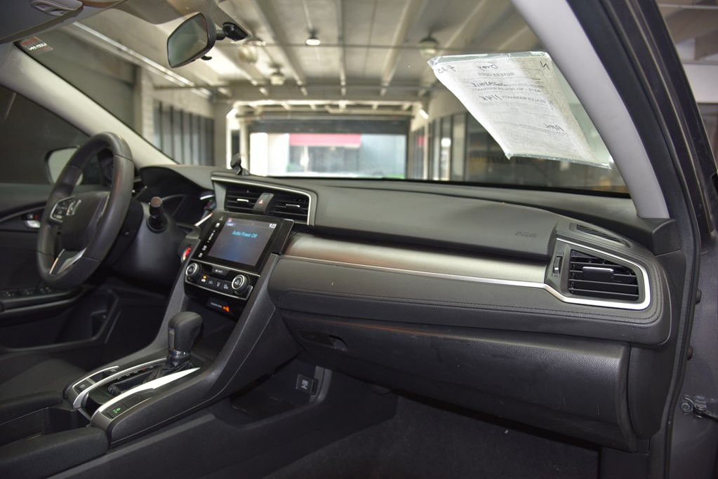 2018 Honda Civic Image 24