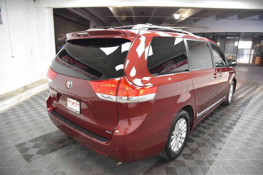 2014 Toyota Sienna Image 5