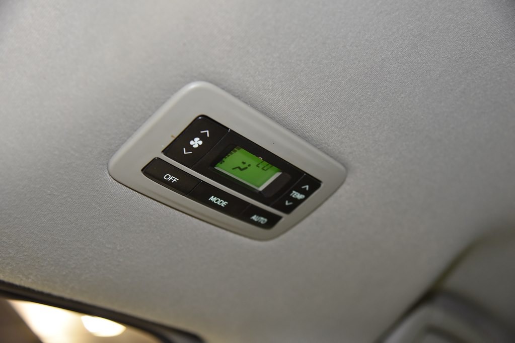 2014 Toyota Sienna Image 21