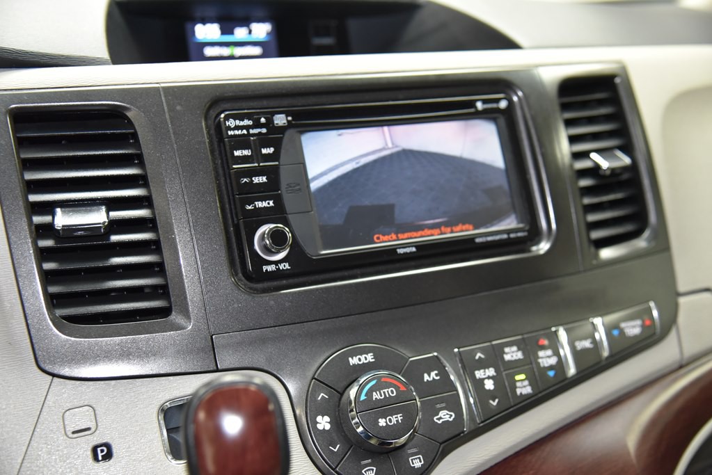 2014 Toyota Sienna Image 30