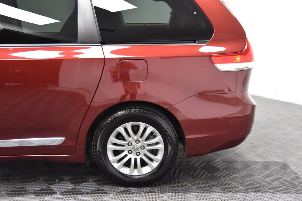 2014 Toyota Sienna Image 33
