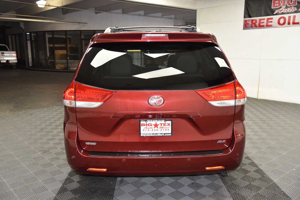 2014 Toyota Sienna Image 4
