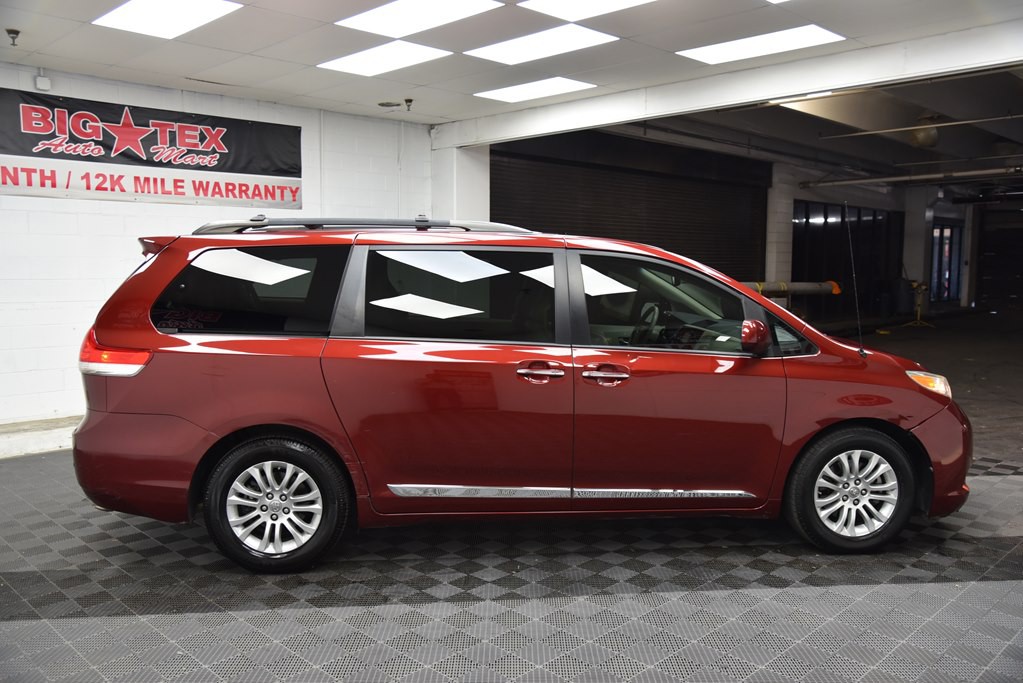 2014 Toyota Sienna Image 6