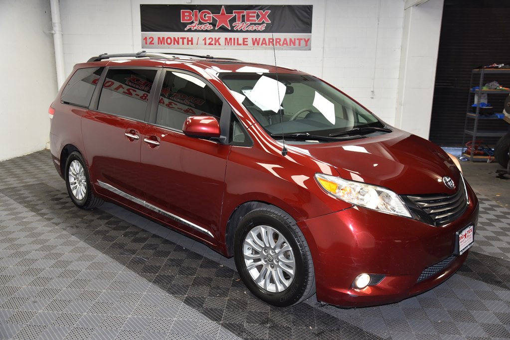 2014 Toyota Sienna Image 7