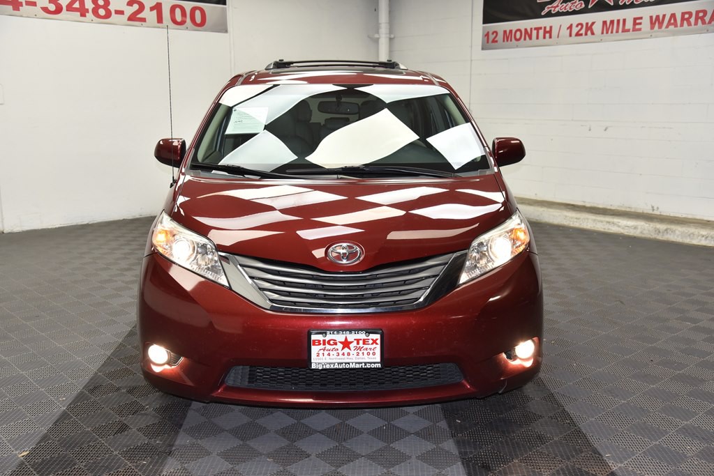 2014 Toyota Sienna Image 8