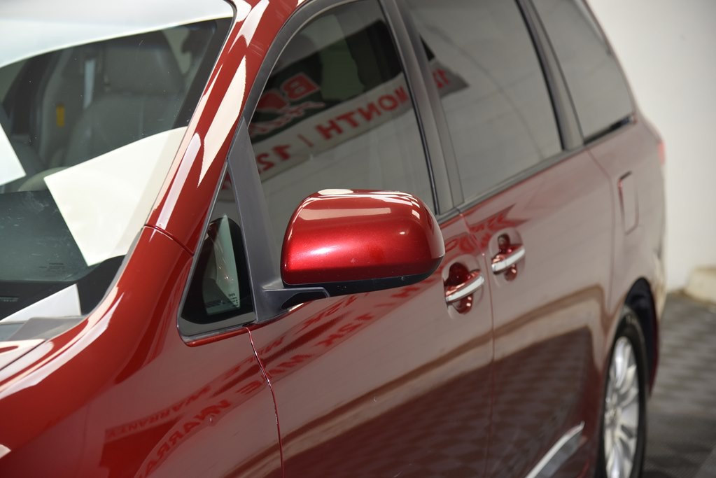 2014 Toyota Sienna Image 9