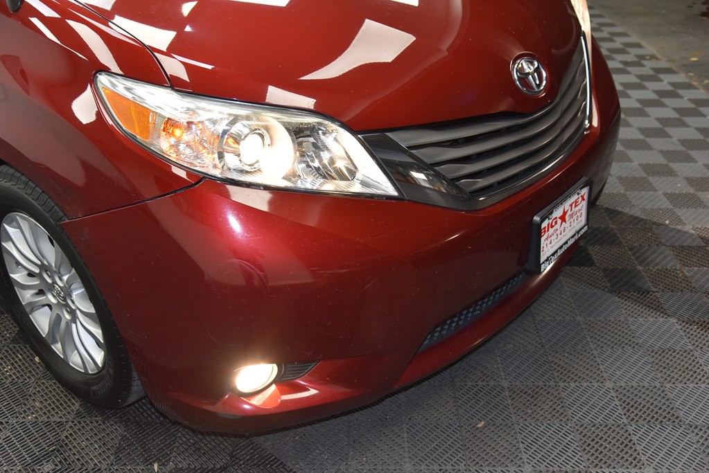 2014 Toyota Sienna Image 12