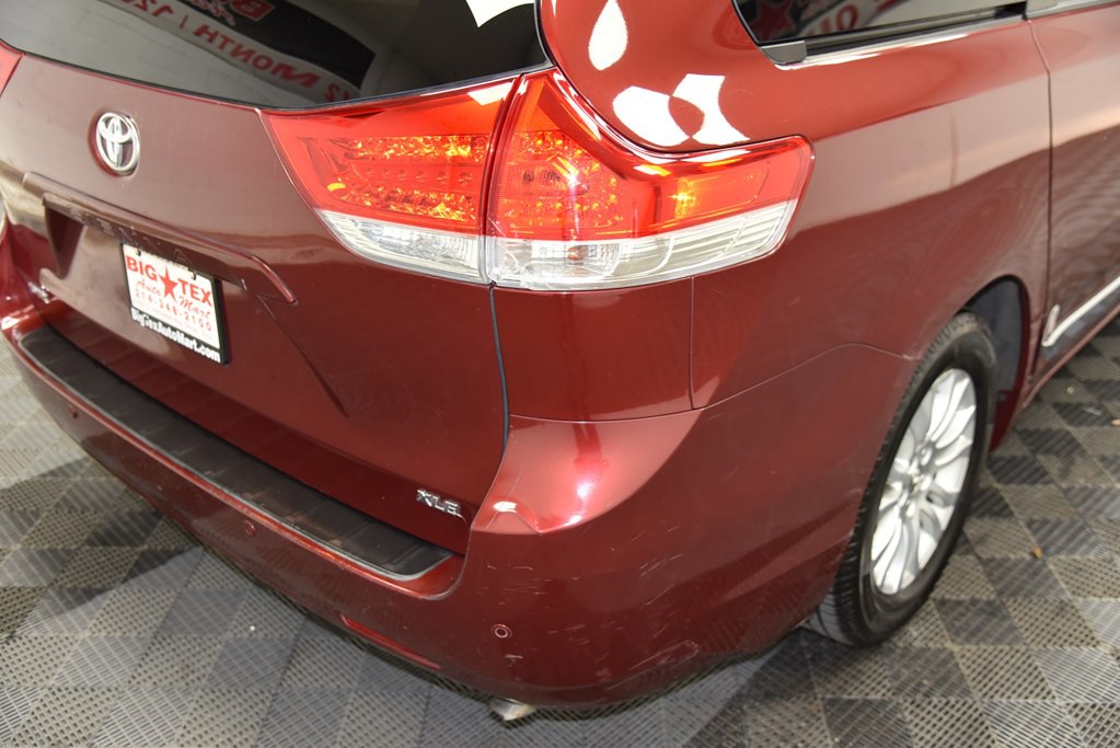 2014 Toyota Sienna Image 14