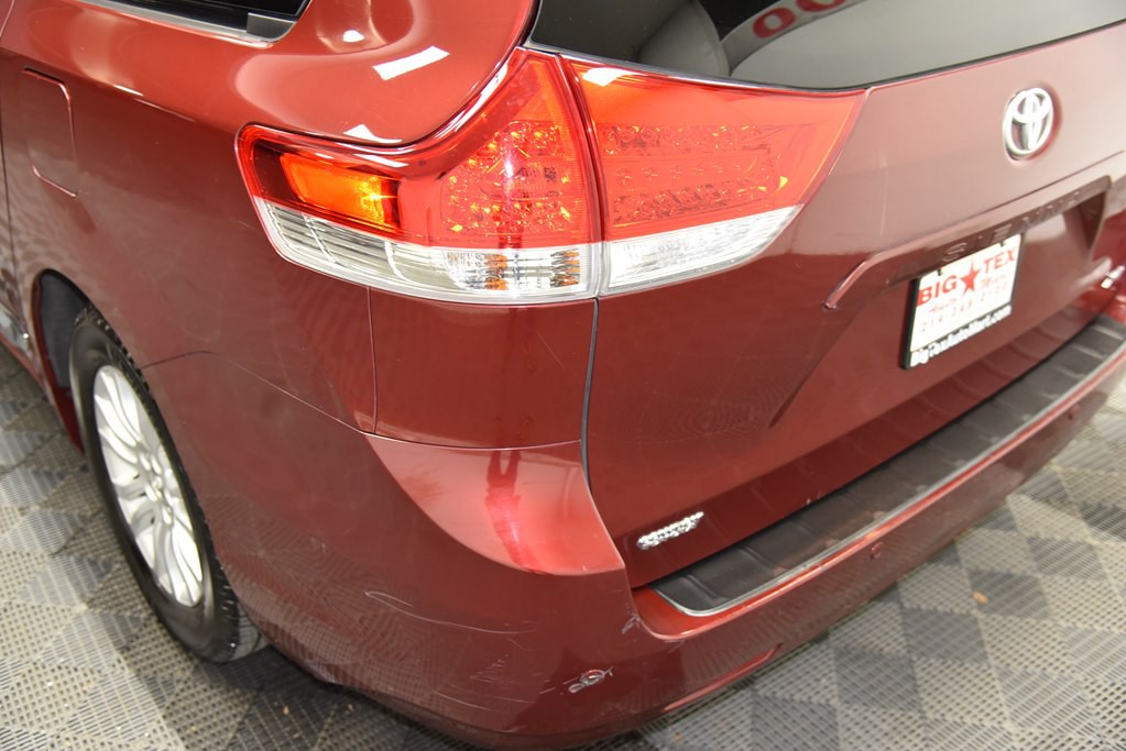2014 Toyota Sienna Image 15