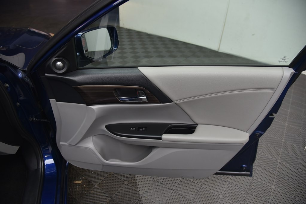 2016 Honda Accord Image 25