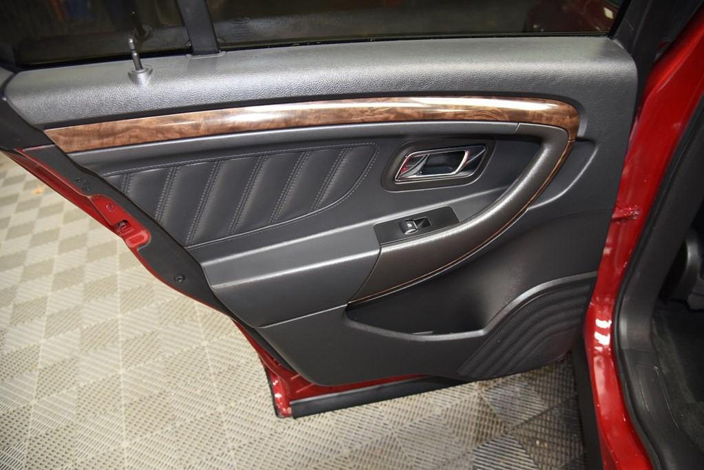 2016 Ford Taurus Image 18