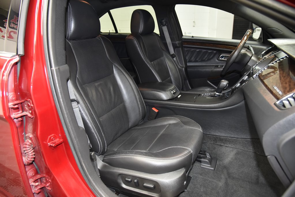 2016 Ford Taurus Image 24