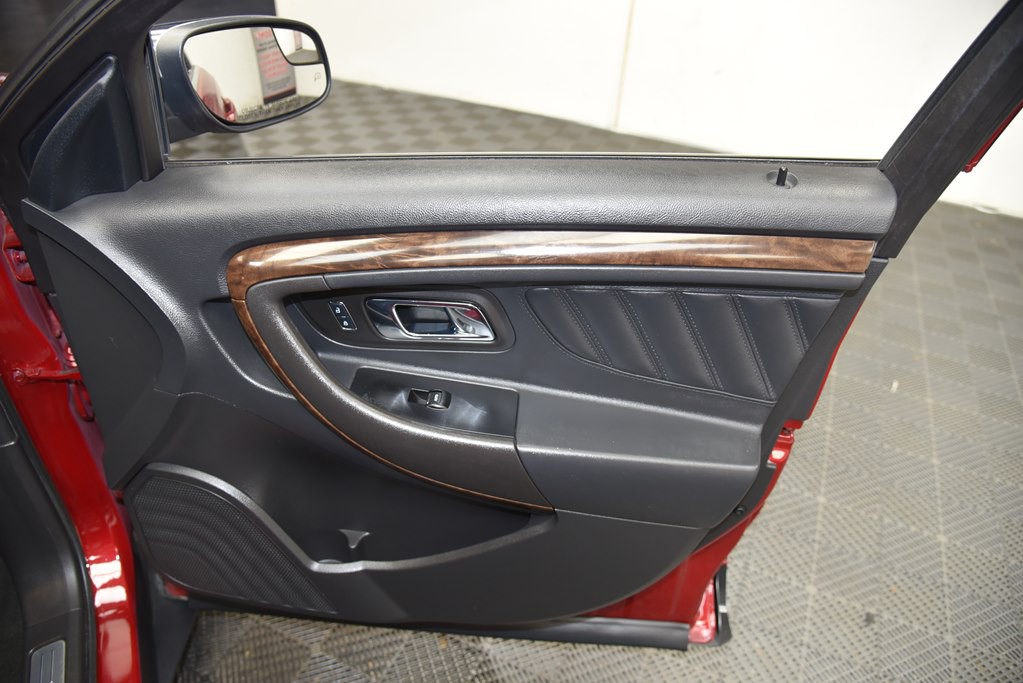 2016 Ford Taurus Image 28