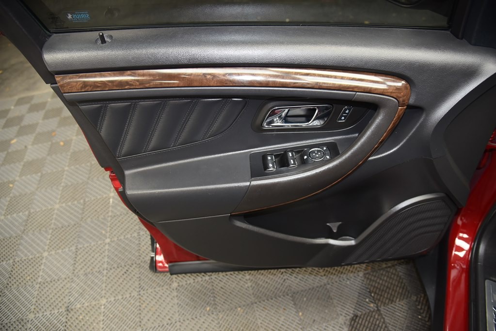 2016 Ford Taurus Image 31