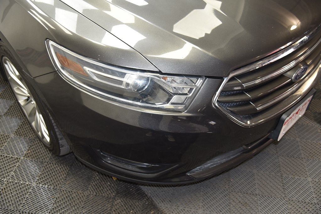 2018 Ford Taurus Image 12
