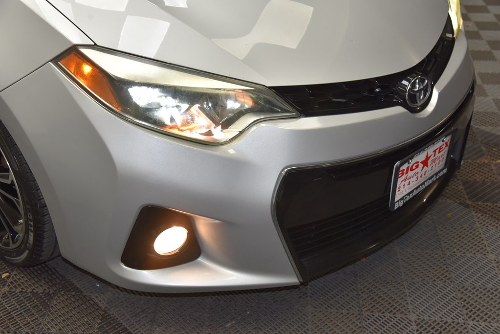 2016 Toyota Corolla Image 11