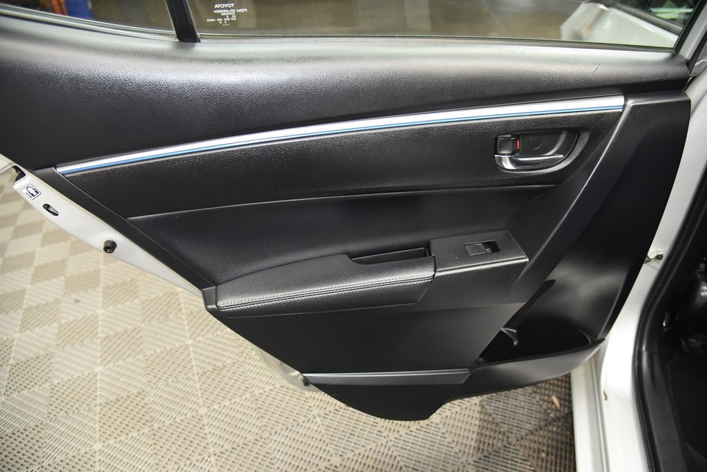 2016 Toyota Corolla Image 19