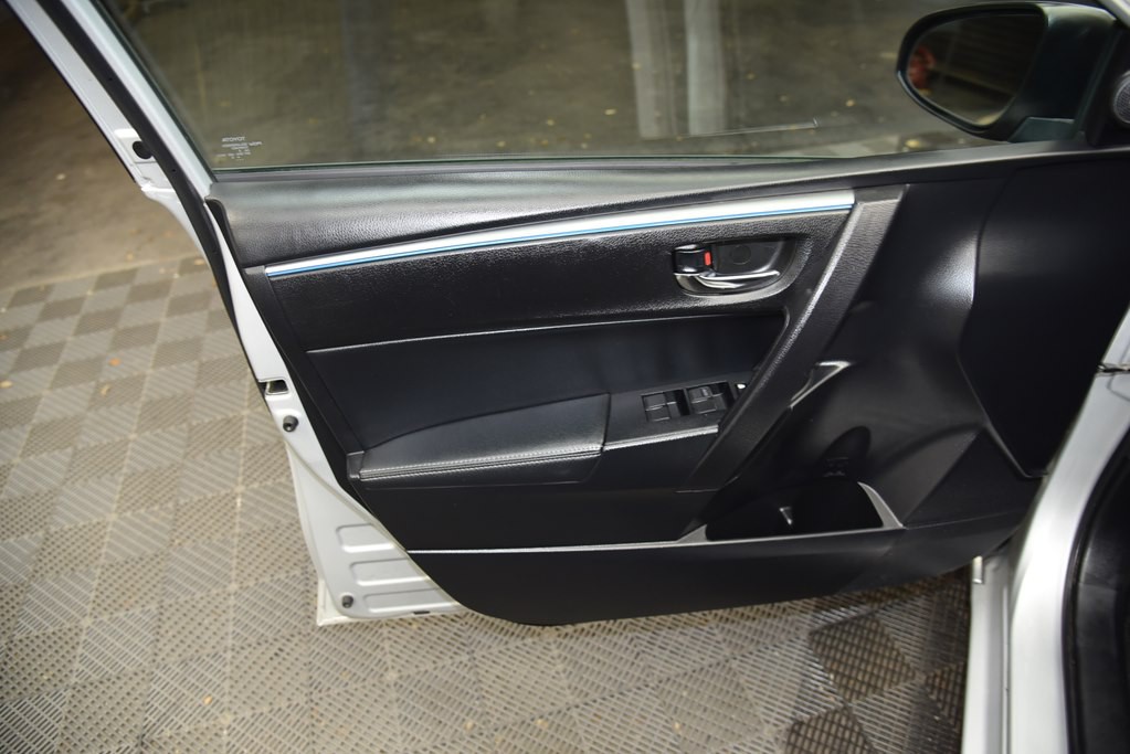 2016 Toyota Corolla Image 32