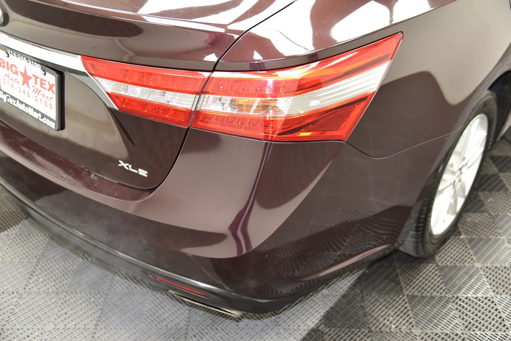 2015 Toyota Avalon Image 12