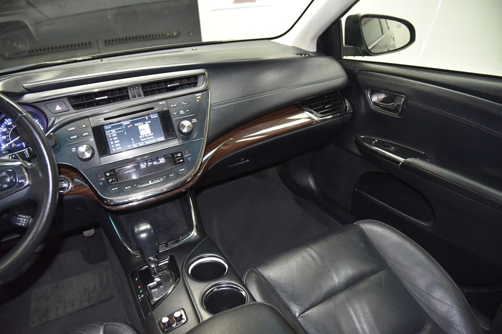 2015 Toyota Avalon Image 32