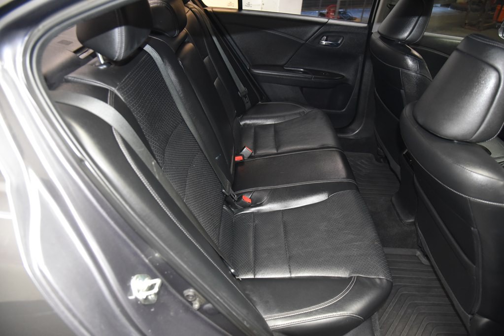 2016 Honda Accord Image 25