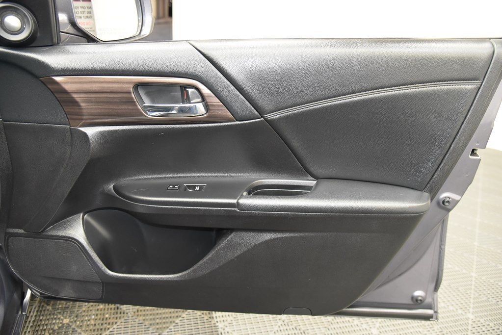 2016 Honda Accord Image 30