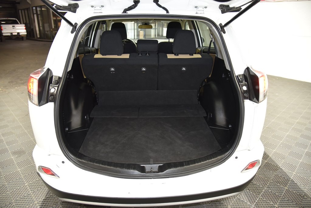 2018 Toyota Rav4 Image 16