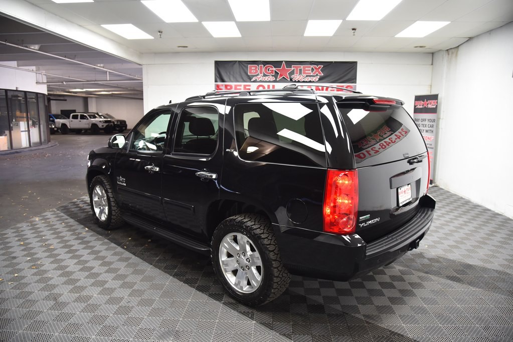 2011 GMC Yukon Image 3