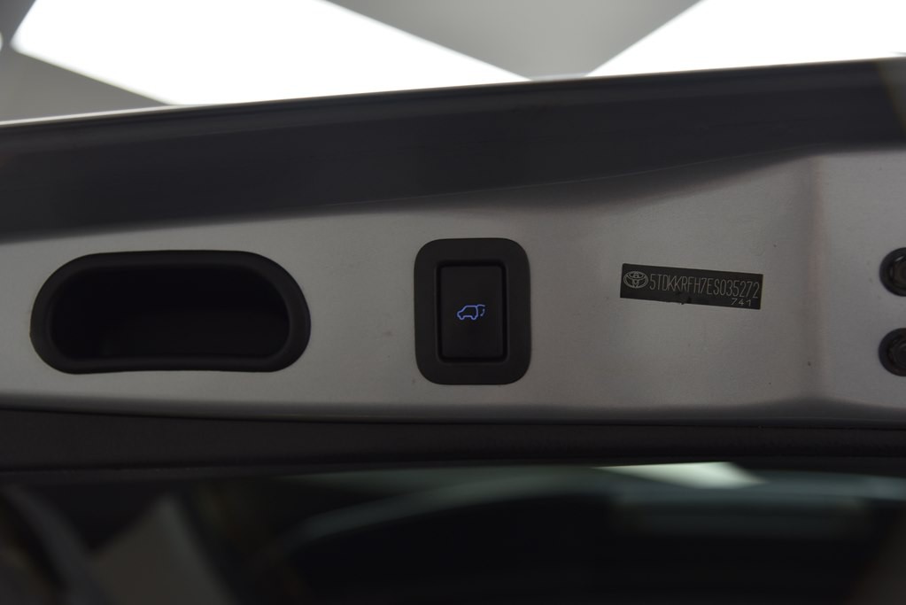 2014 Toyota Highlander Image 18